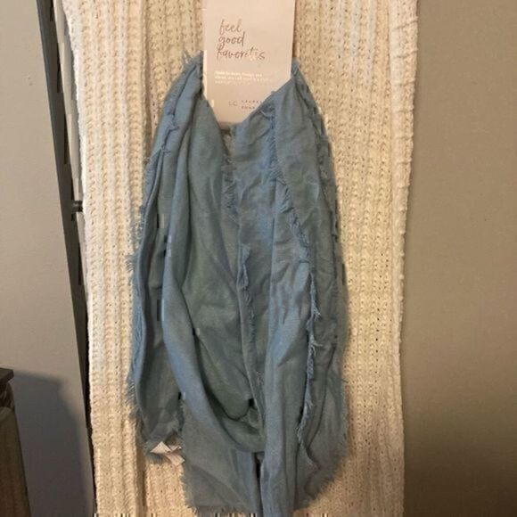 Lauren Conrad scarf - Picture 1 of 3